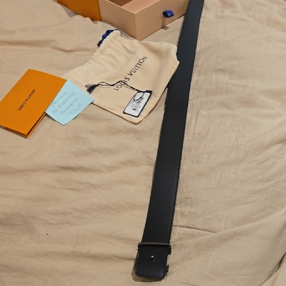 Louis Vuitton Men's Gray /Black Monogram Belt-Reversible - Picture 6 of 6